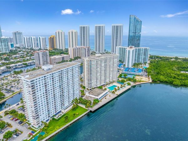 300 Bayview Dr , Unit 202, Sunny Isles Beach, FL 33160