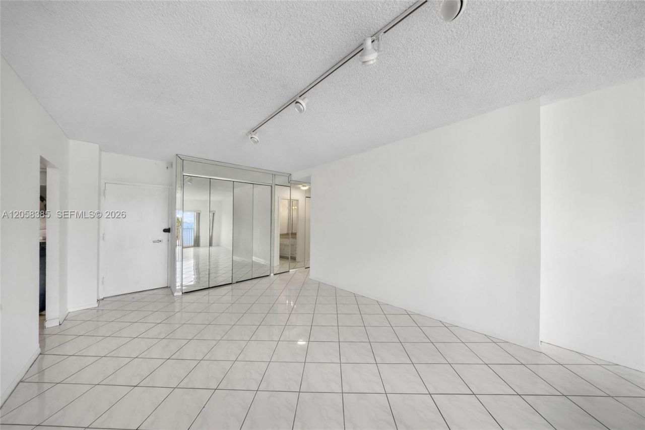 300 Bayview Dr , Unit 202, Sunny Isles Beach, FL 33160 Photo
