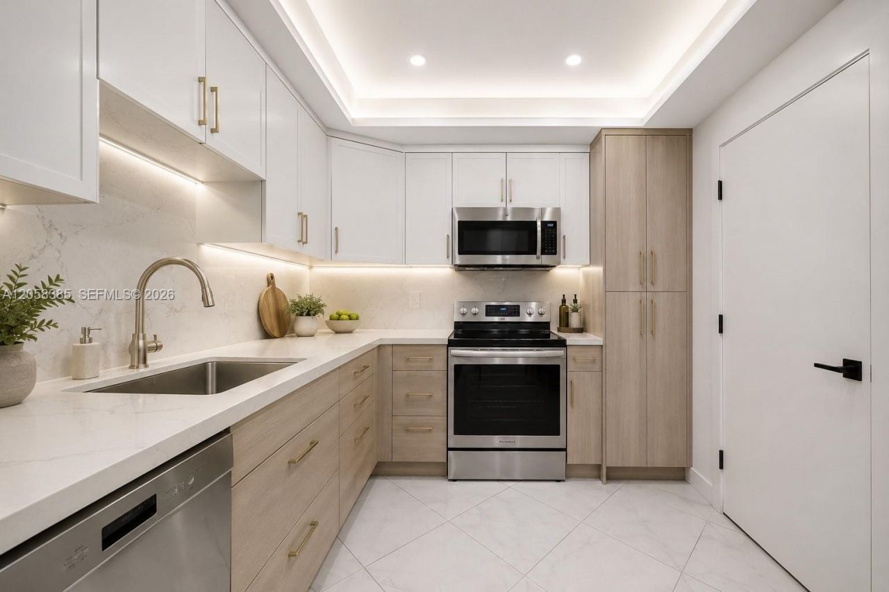 300 Bayview Dr , Unit 202, Sunny Isles Beach, FL 33160 Photo