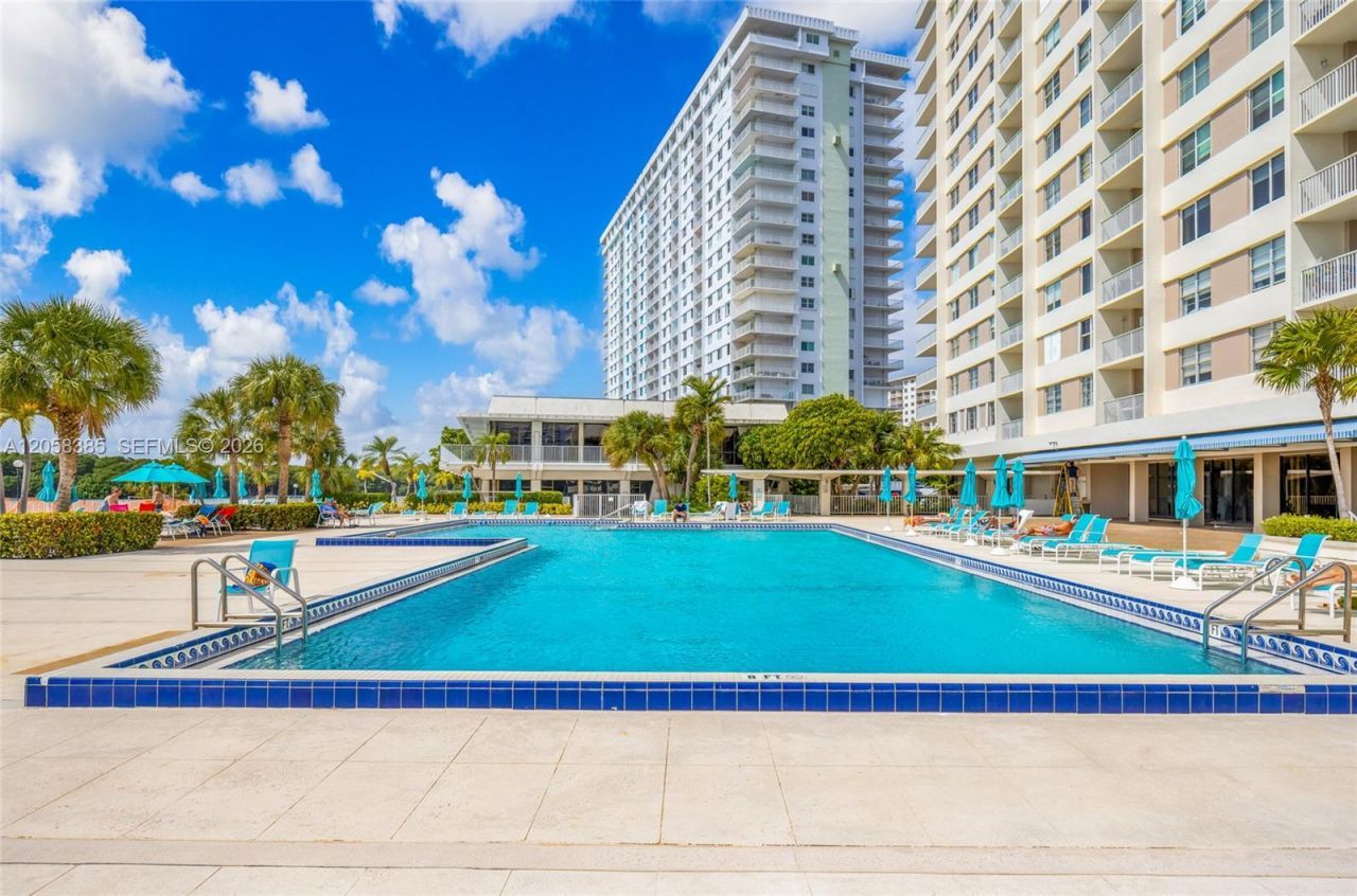 300 Bayview Dr , Unit 202, Sunny Isles Beach, FL 33160 Photo