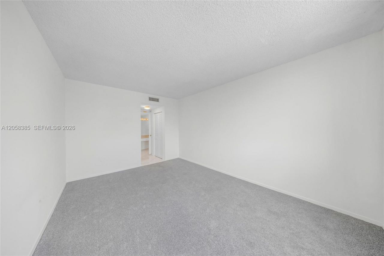 300 Bayview Dr , Unit 202, Sunny Isles Beach, FL 33160 Photo
