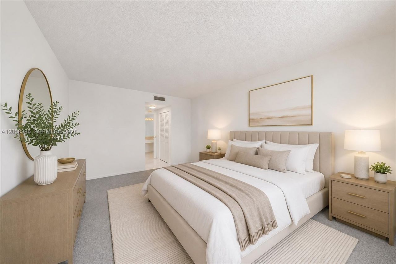 300 Bayview Dr , Unit 202, Sunny Isles Beach, FL 33160 Photo