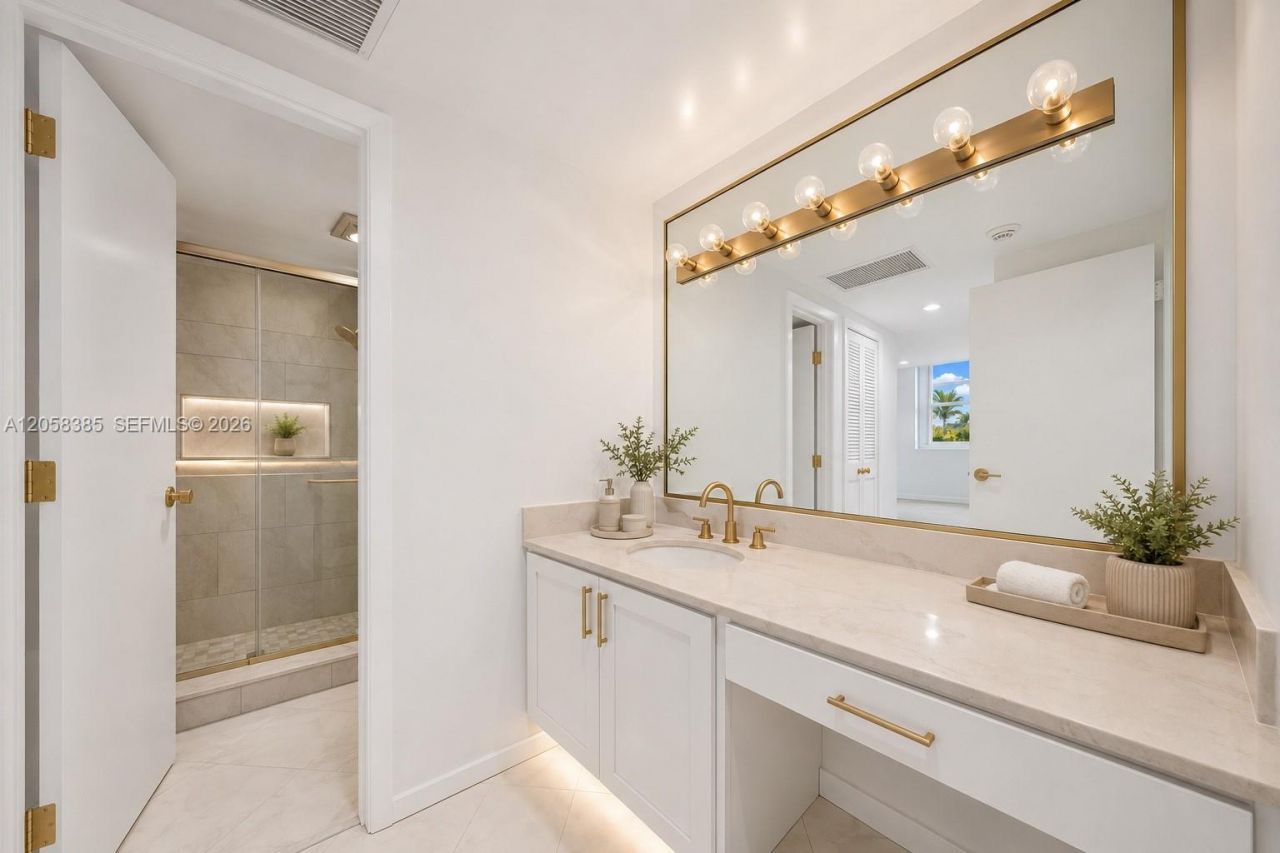 300 Bayview Dr , Unit 202, Sunny Isles Beach, FL 33160 Photo