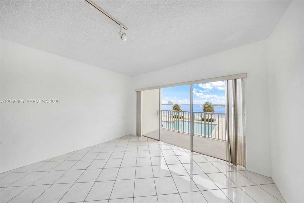 300 Bayview Dr , Unit 202, Sunny Isles Beach, FL 33160 Photo