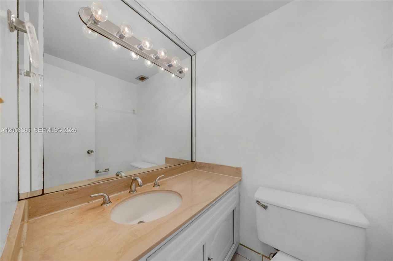 300 Bayview Dr , Unit 202, Sunny Isles Beach, FL 33160 Photo
