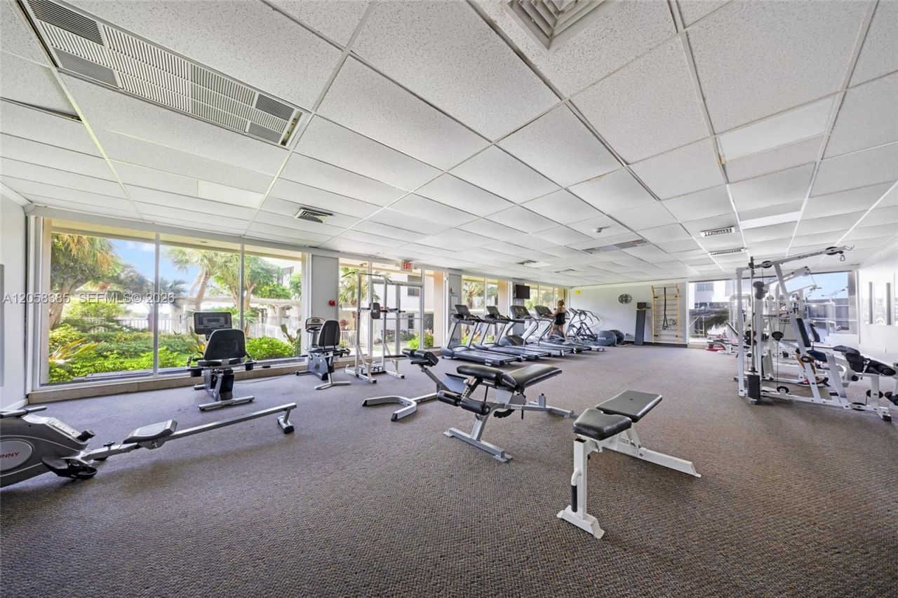 300 Bayview Dr , Unit 202, Sunny Isles Beach, FL 33160 Photo