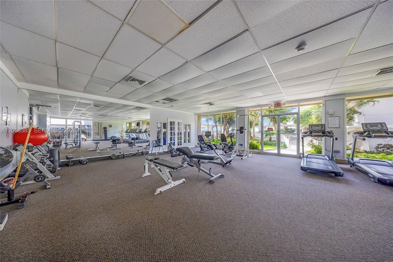 300 Bayview Dr , Unit 202, Sunny Isles Beach, FL 33160 Photo
