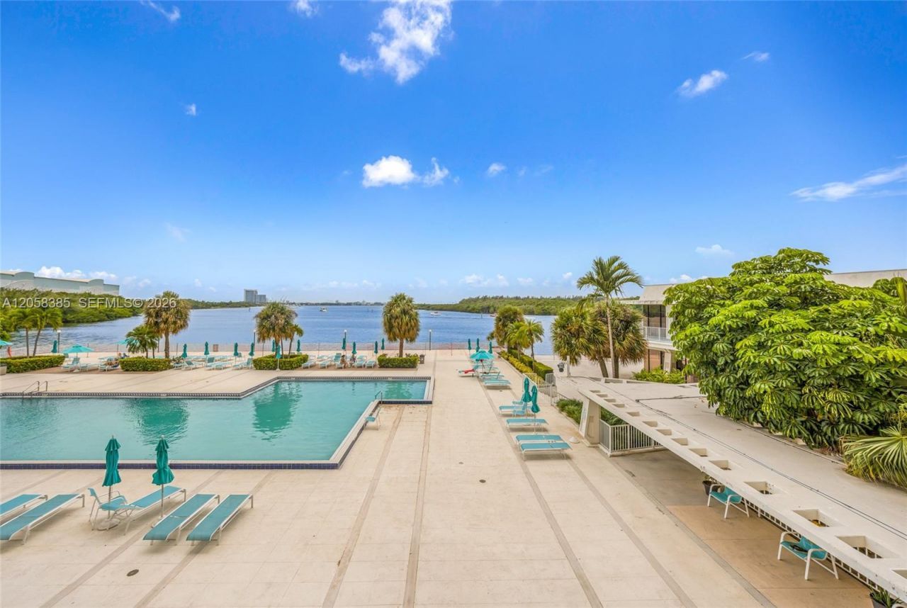 300 Bayview Dr , Unit 202, Sunny Isles Beach, FL 33160 Photo