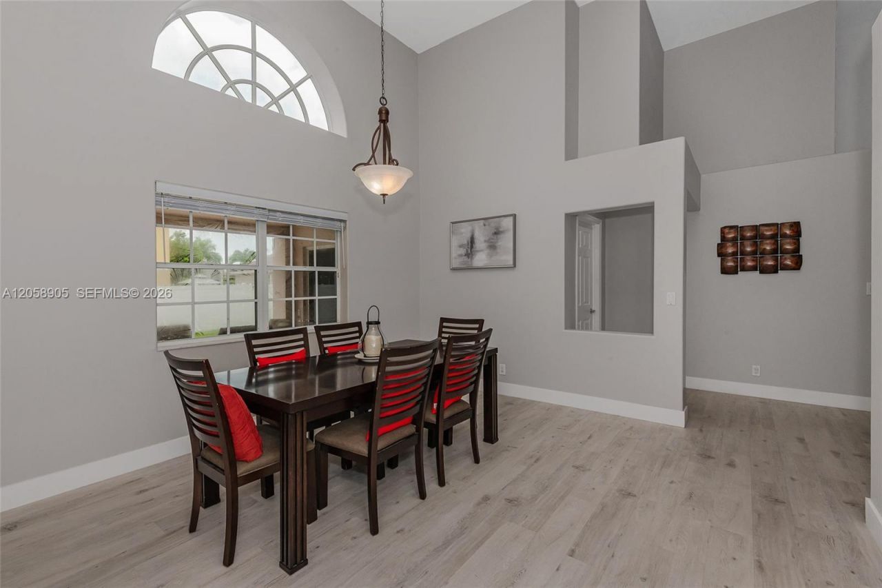 945 NW 202nd Ave, Pembroke Pines, FL 33029 Photo