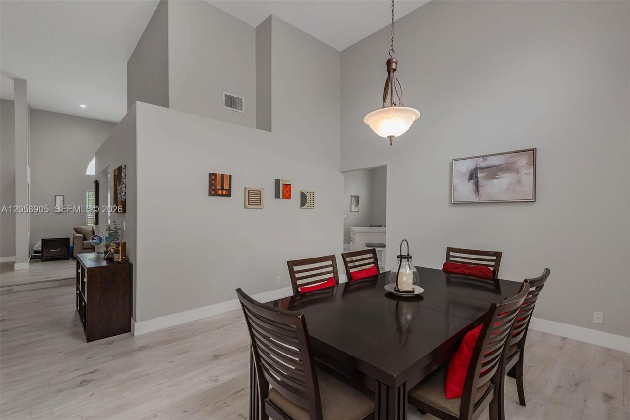 945 NW 202nd Ave, Pembroke Pines, FL 33029 Photo