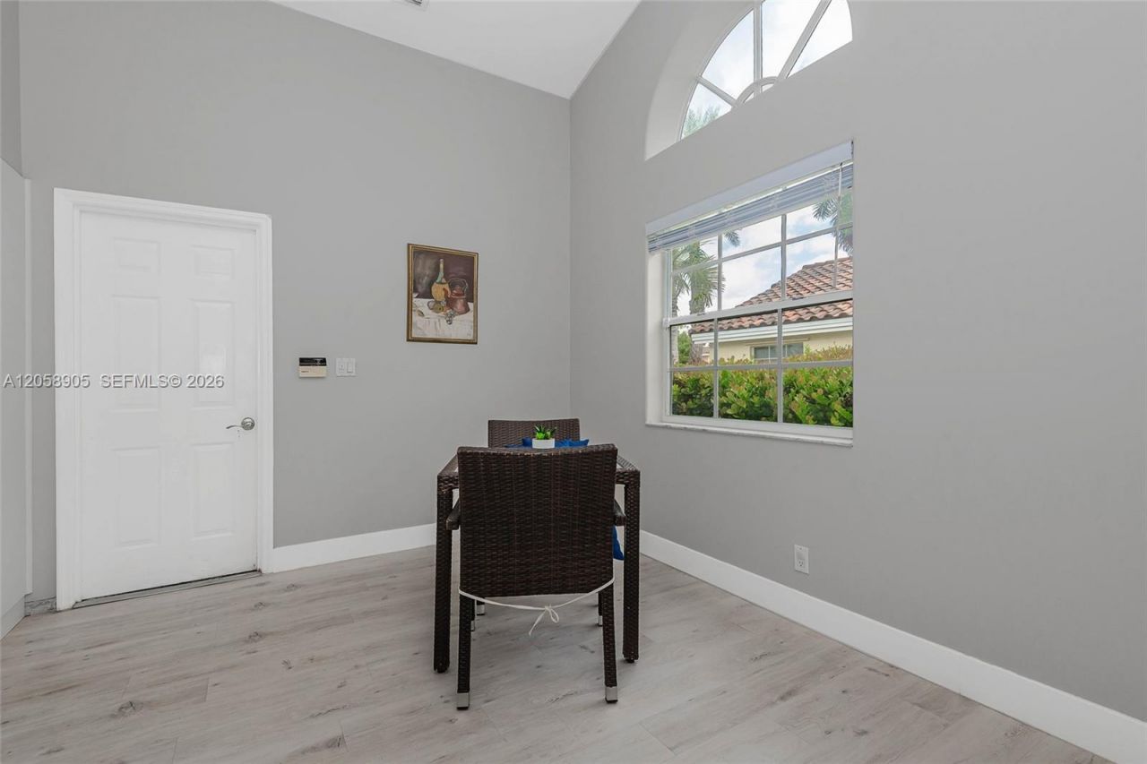 945 NW 202nd Ave, Pembroke Pines, FL 33029 Photo