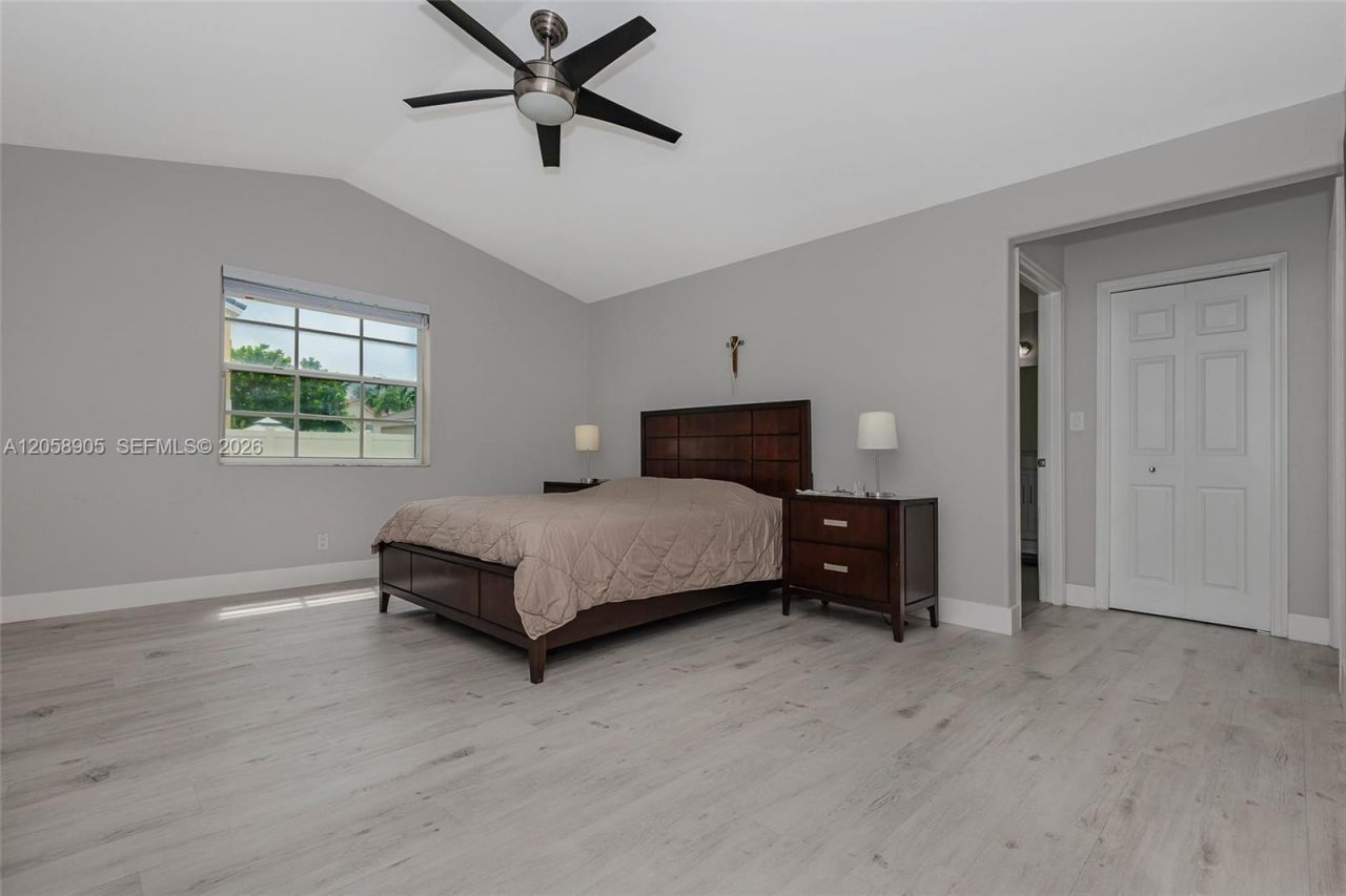 945 NW 202nd Ave, Pembroke Pines, FL 33029 Photo