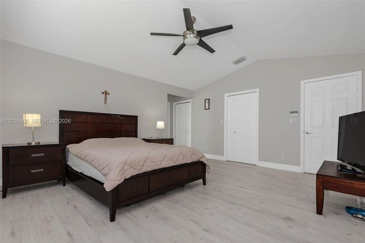 945 NW 202nd Ave, Pembroke Pines, FL 33029 Photo