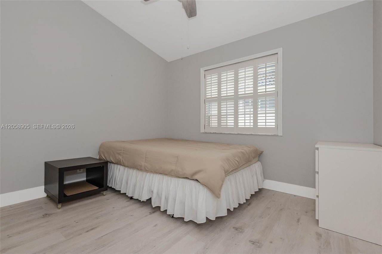 945 NW 202nd Ave, Pembroke Pines, FL 33029 Photo