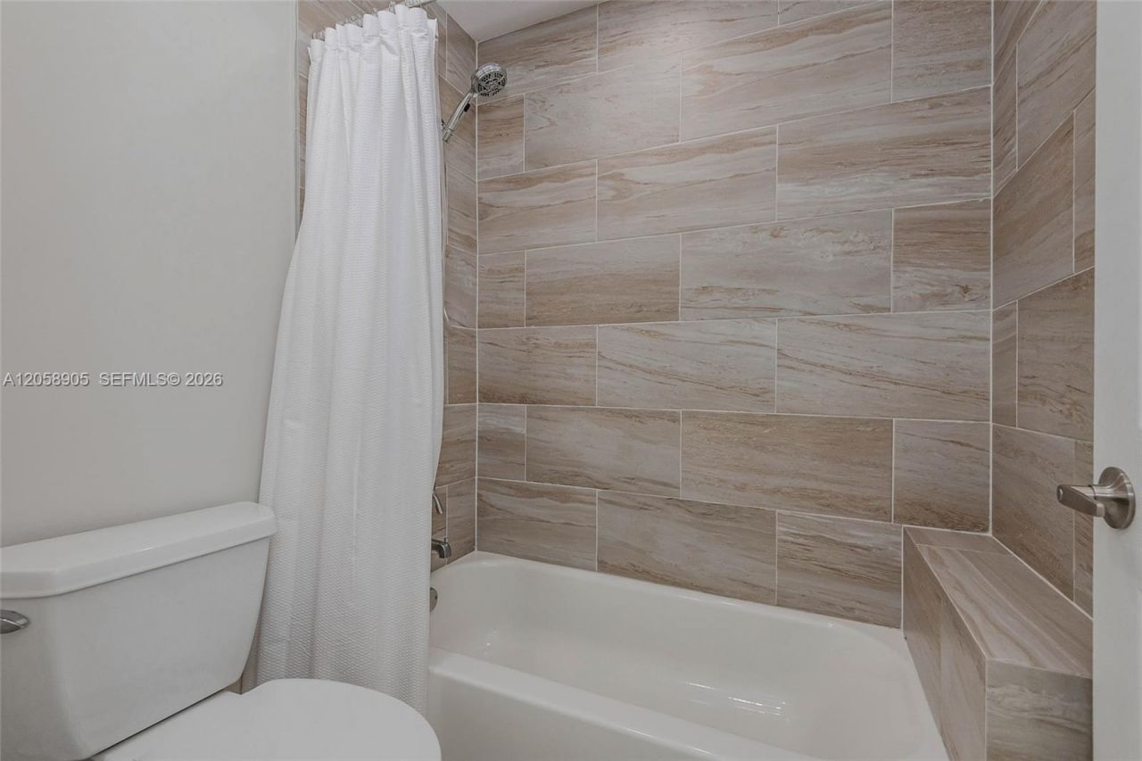 945 NW 202nd Ave, Pembroke Pines, FL 33029 Photo