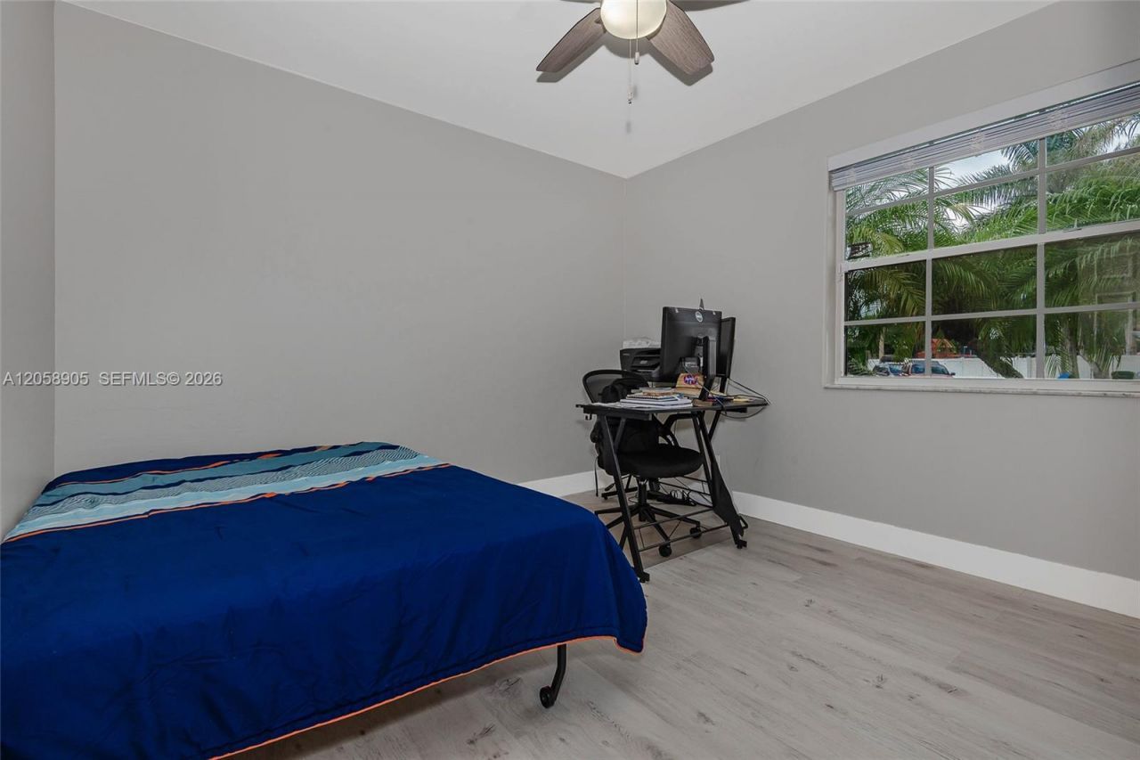 945 NW 202nd Ave, Pembroke Pines, FL 33029 Photo
