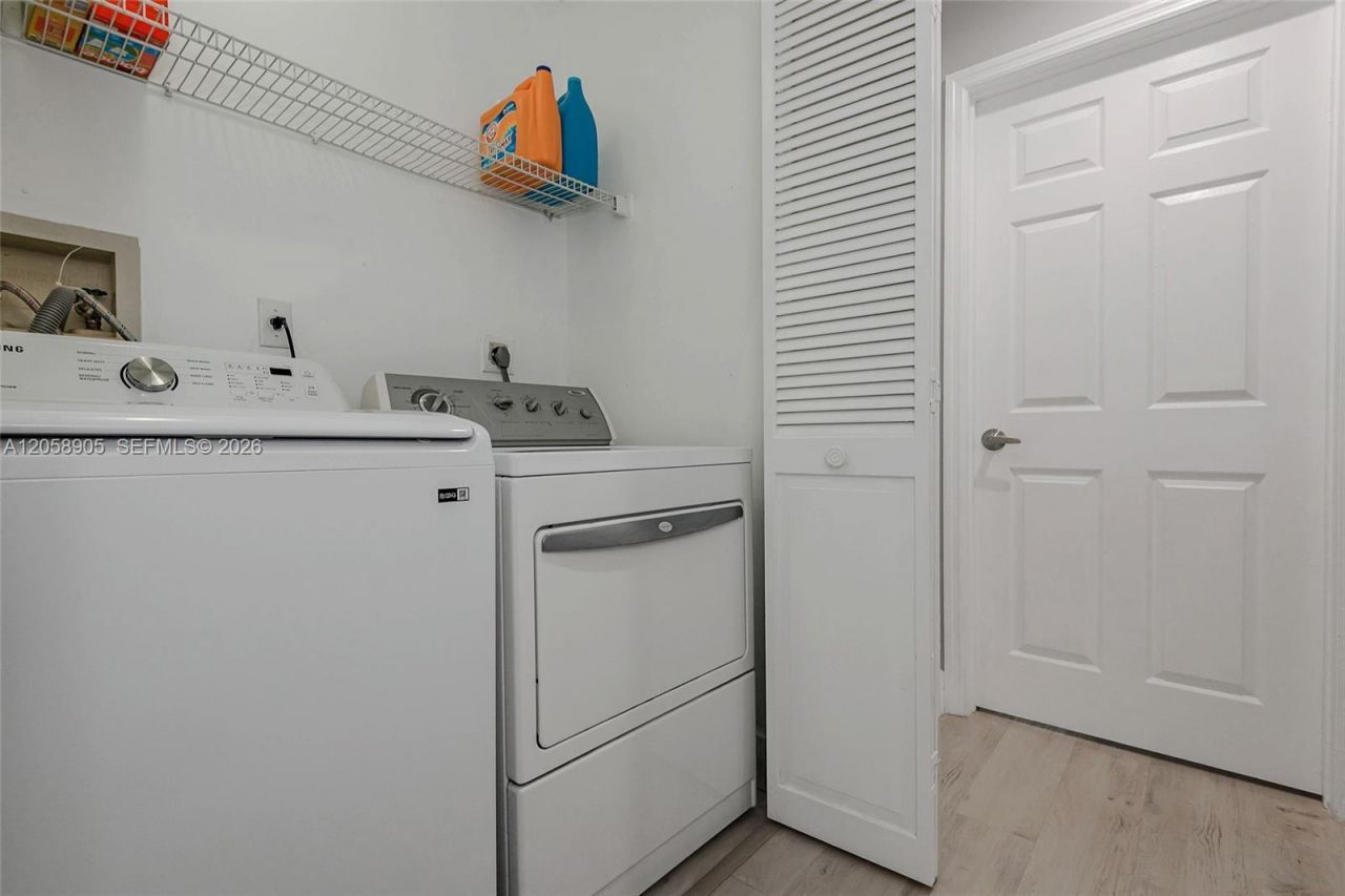945 NW 202nd Ave, Pembroke Pines, FL 33029 Photo