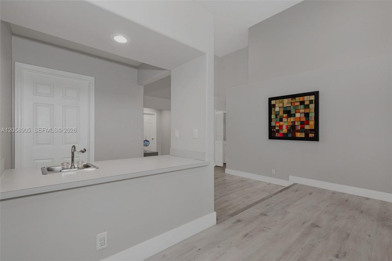 945 NW 202nd Ave, Pembroke Pines, FL 33029 Photo