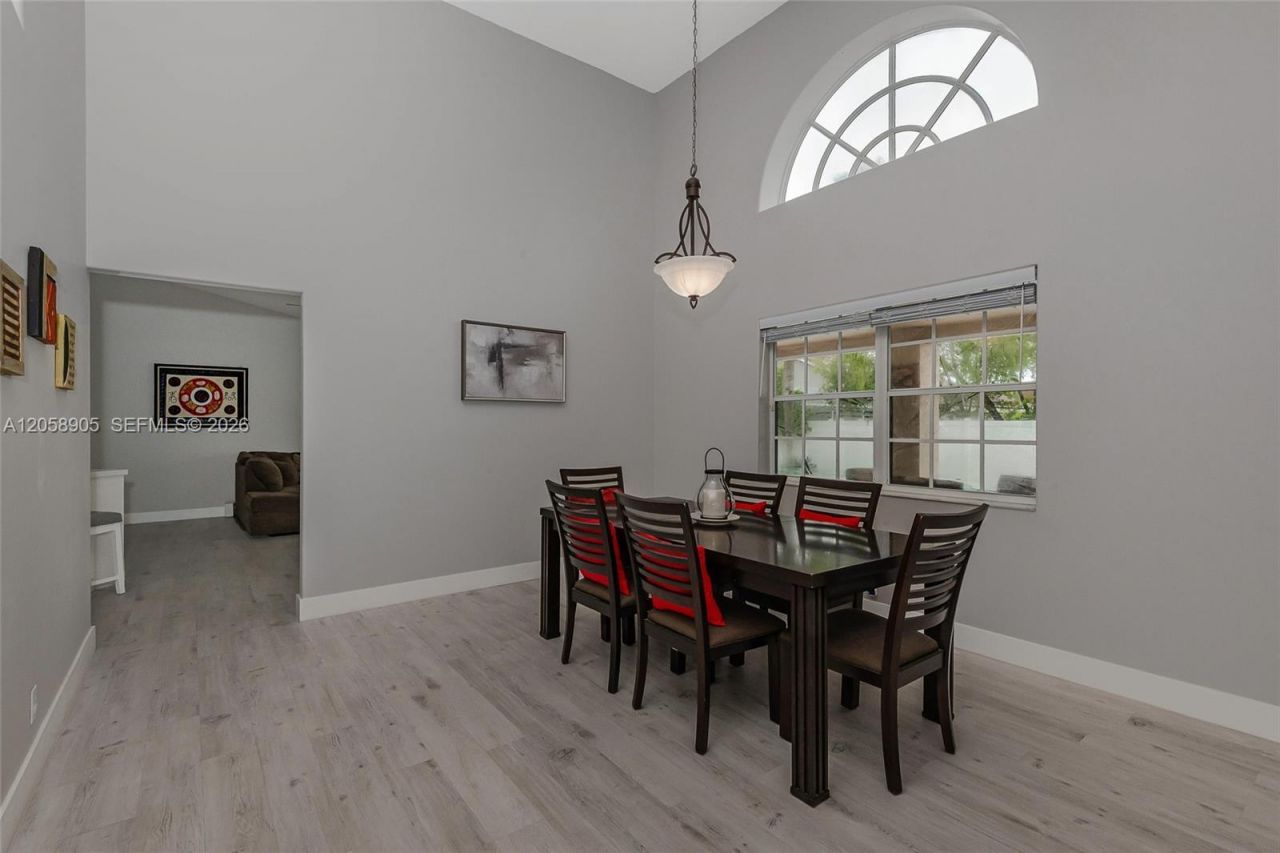 945 NW 202nd Ave, Pembroke Pines, FL 33029 Photo