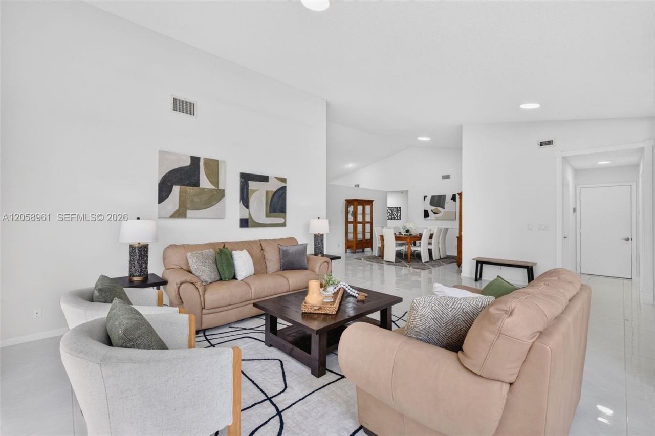 19352 NW 11th St, Pembroke Pines, FL 33029 Photo