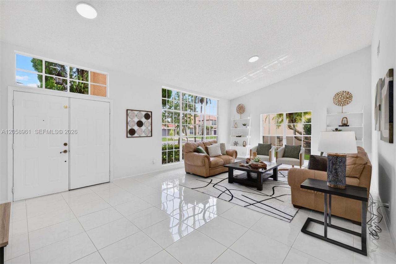 19352 NW 11th St, Pembroke Pines, FL 33029 Photo