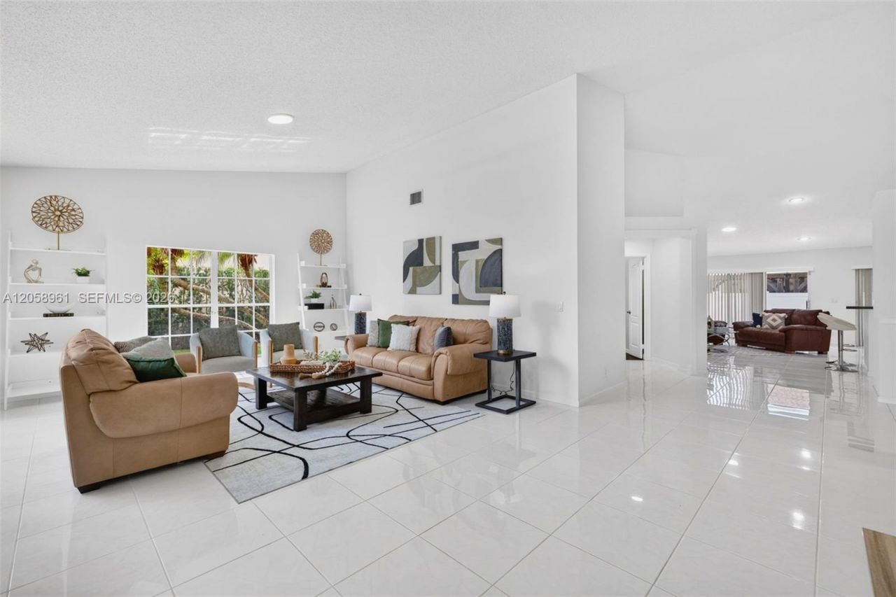 19352 NW 11th St, Pembroke Pines, FL 33029 Photo