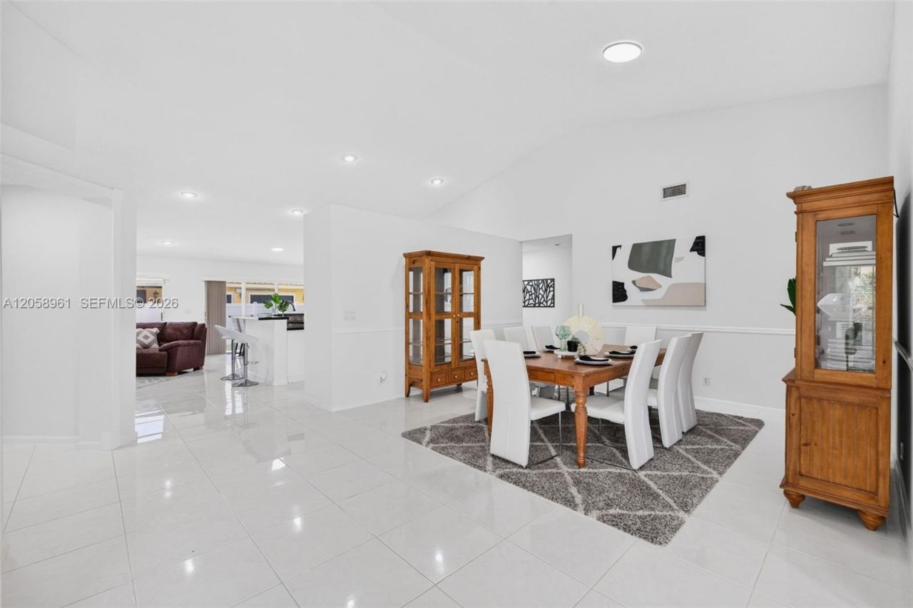19352 NW 11th St, Pembroke Pines, FL 33029 Photo