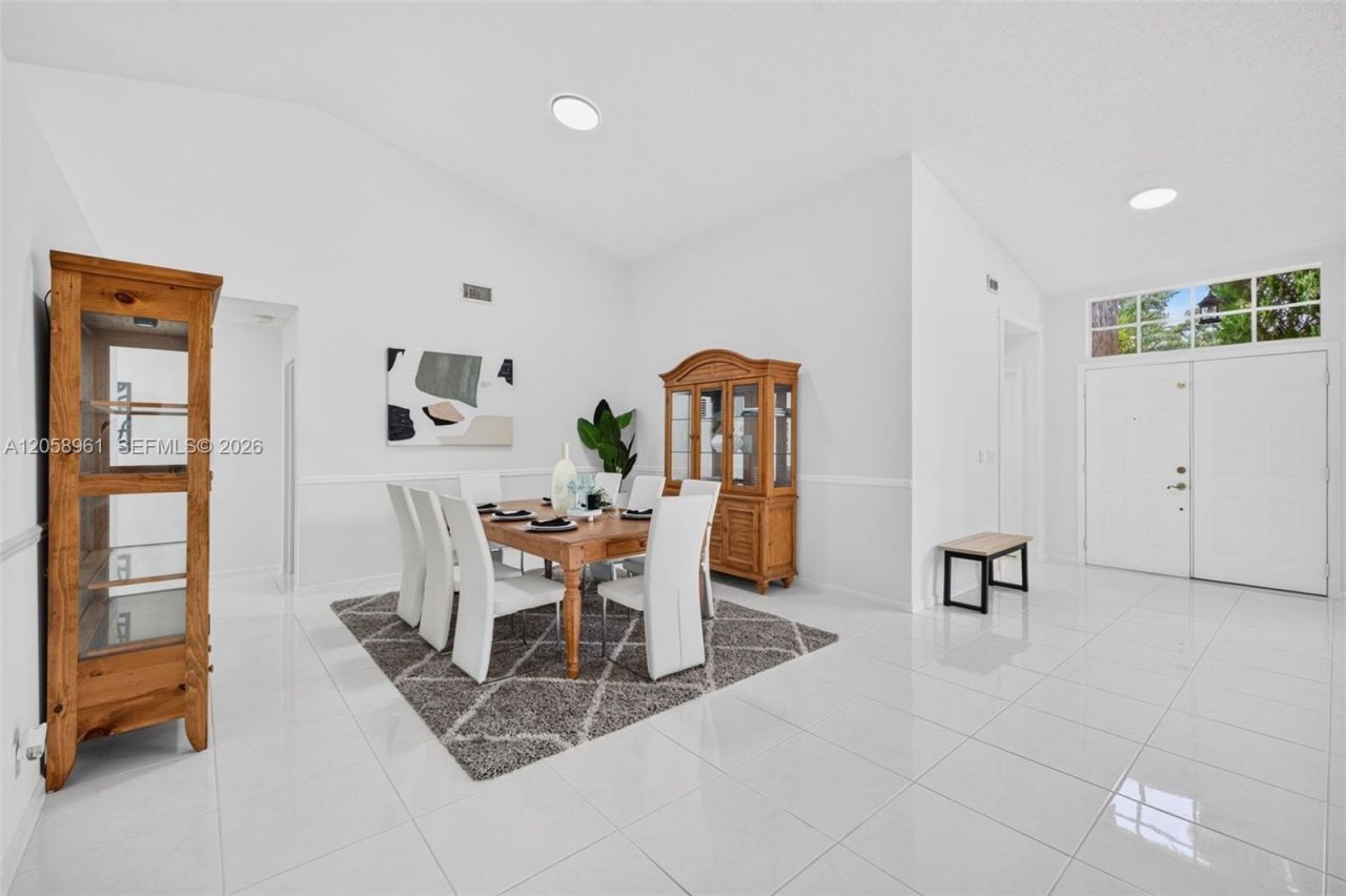 19352 NW 11th St, Pembroke Pines, FL 33029 Photo