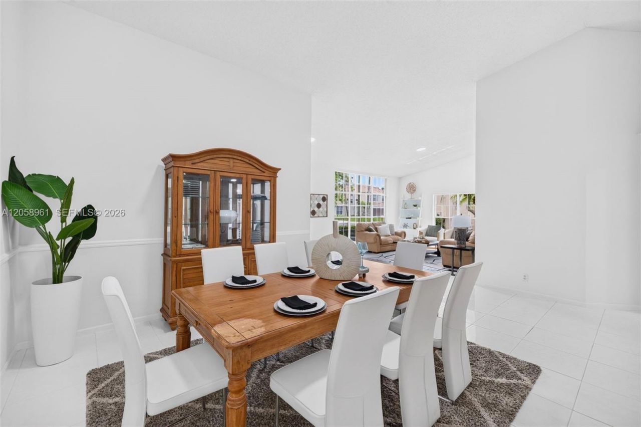19352 NW 11th St, Pembroke Pines, FL 33029 Photo