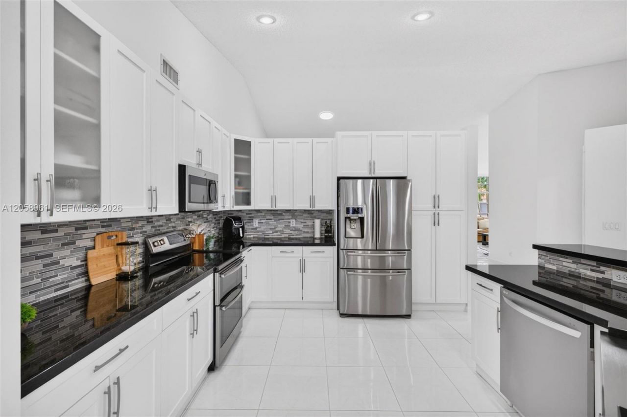 19352 NW 11th St, Pembroke Pines, FL 33029 Photo