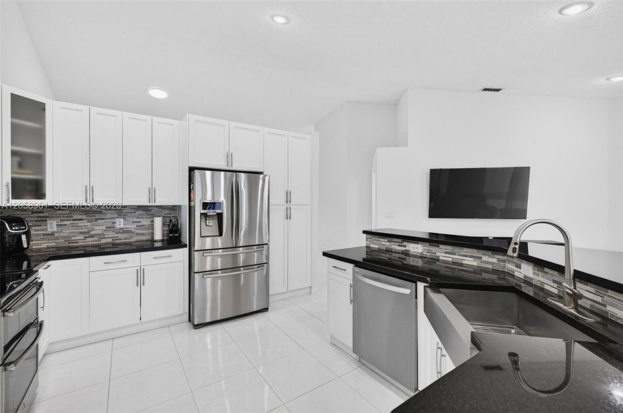 19352 NW 11th St, Pembroke Pines, FL 33029 Photo