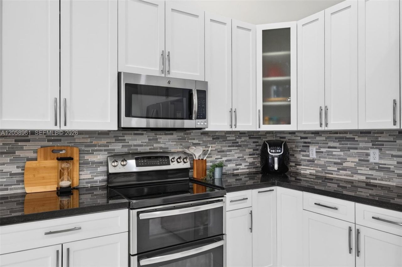 19352 NW 11th St, Pembroke Pines, FL 33029 Photo