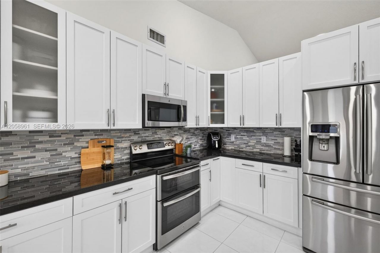 19352 NW 11th St, Pembroke Pines, FL 33029 Photo