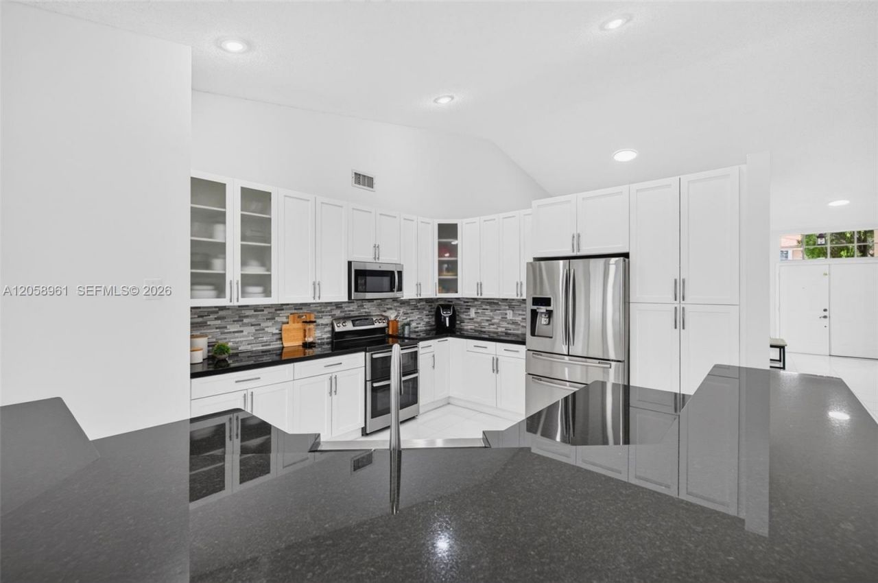 19352 NW 11th St, Pembroke Pines, FL 33029 Photo