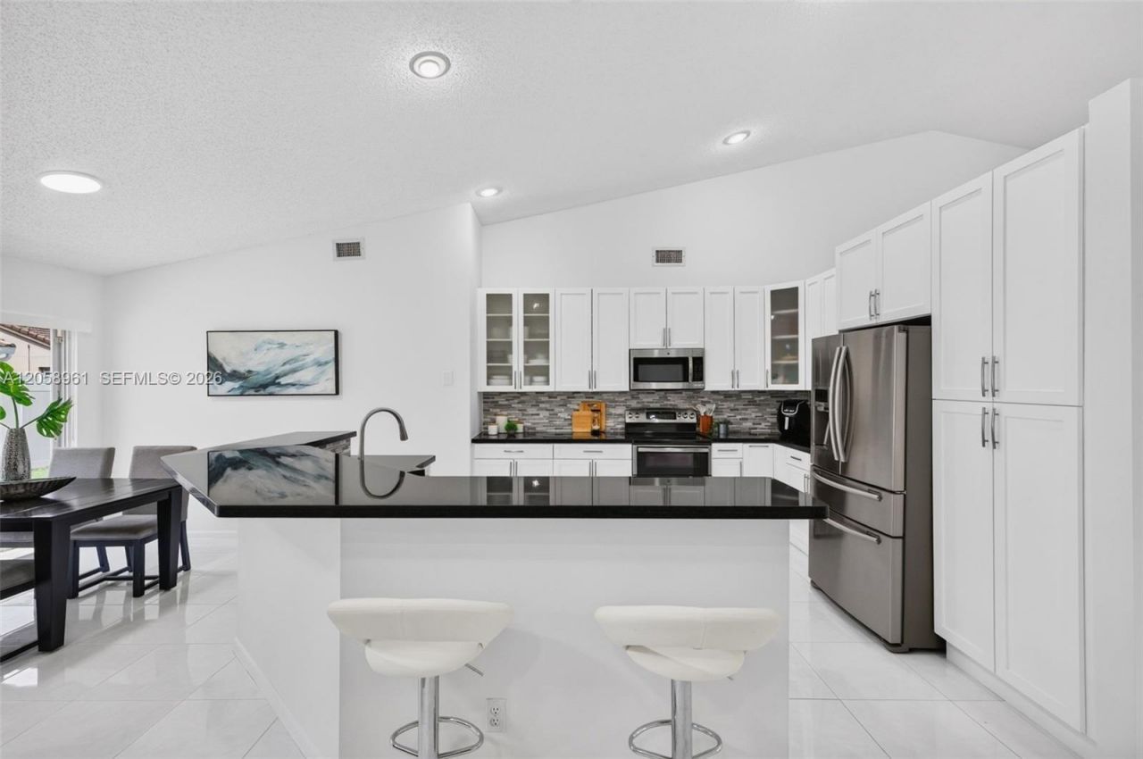 19352 NW 11th St, Pembroke Pines, FL 33029 Photo