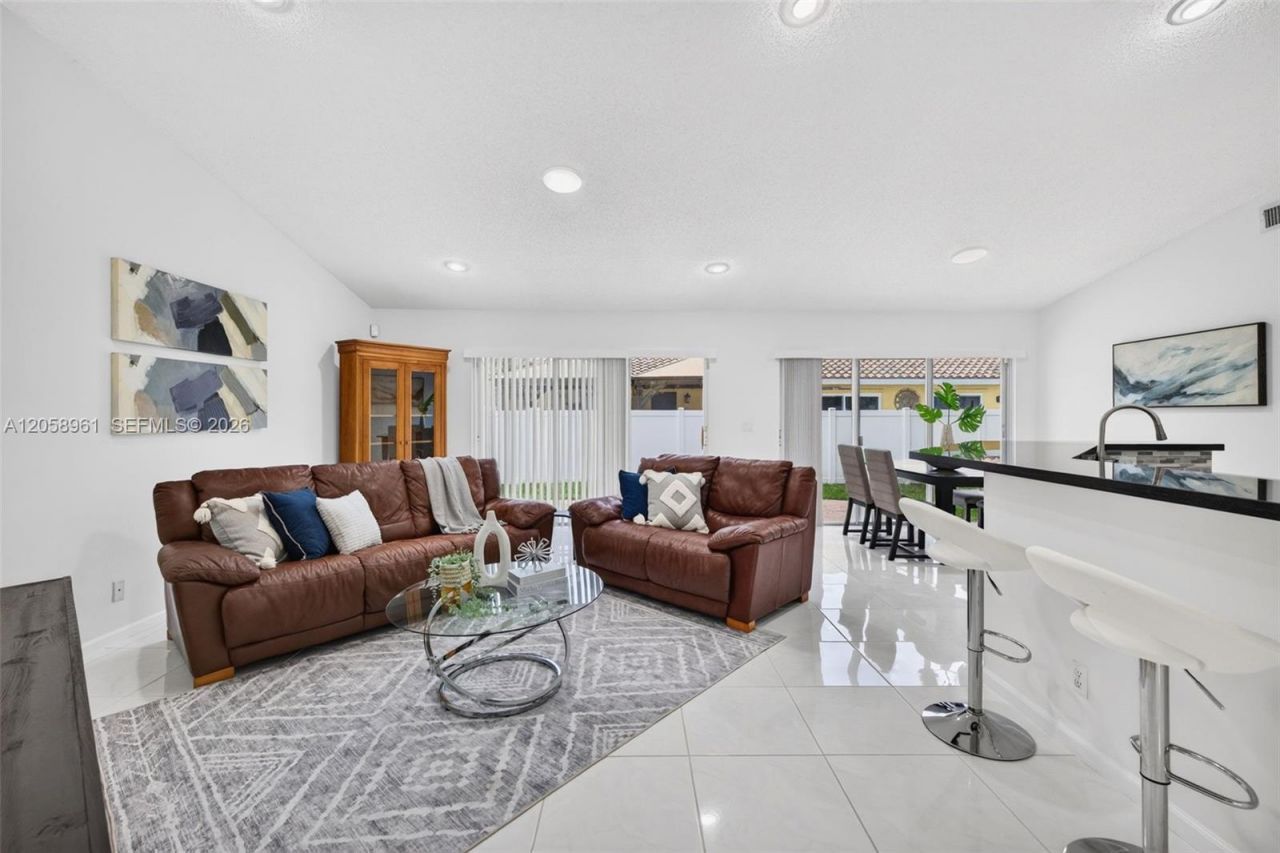 19352 NW 11th St, Pembroke Pines, FL 33029 Photo