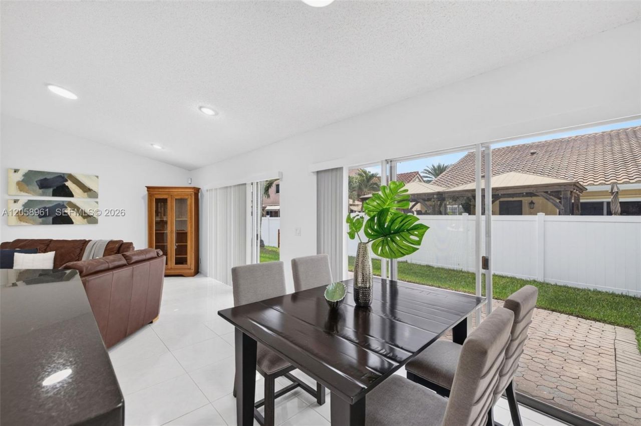 19352 NW 11th St, Pembroke Pines, FL 33029 Photo