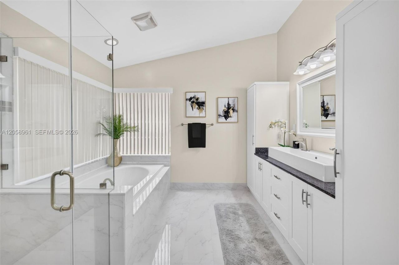 19352 NW 11th St, Pembroke Pines, FL 33029 Photo