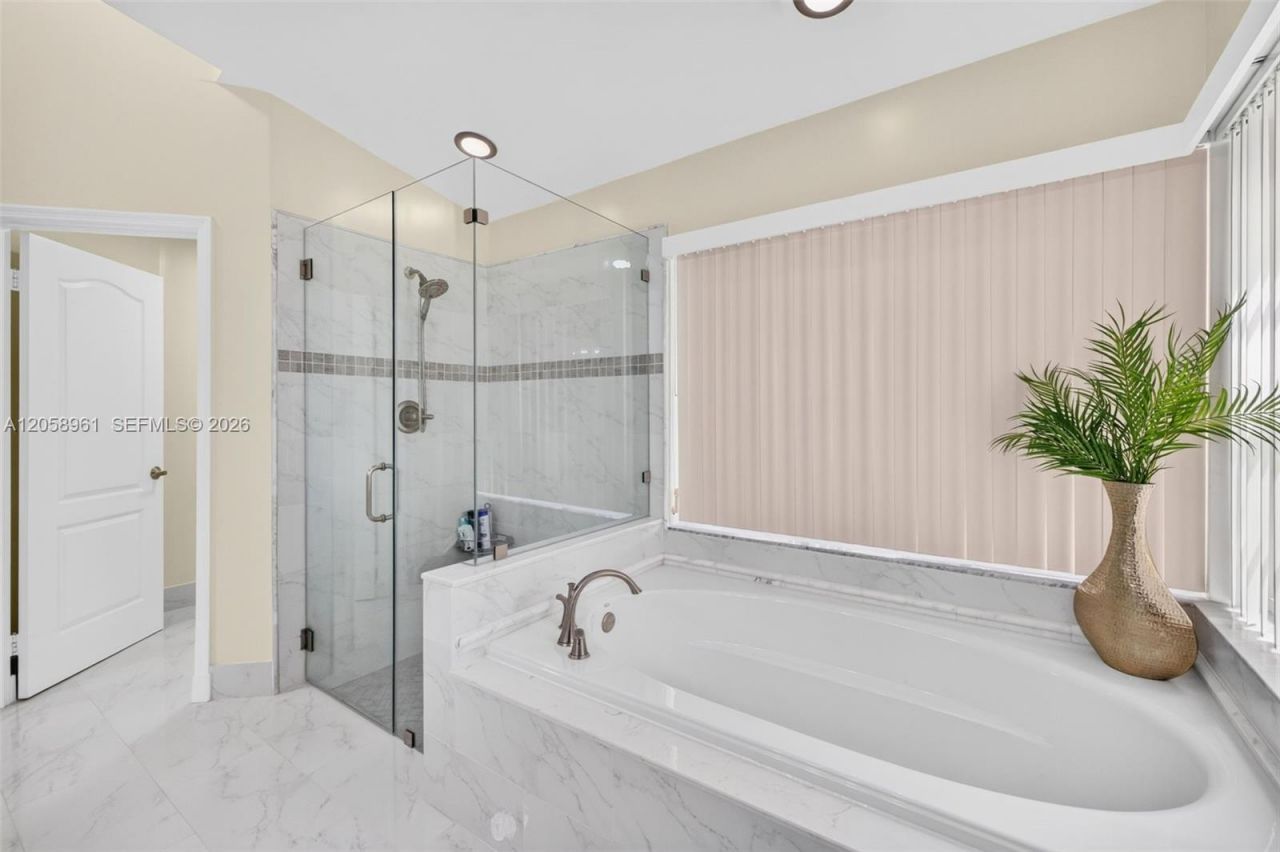 19352 NW 11th St, Pembroke Pines, FL 33029 Photo