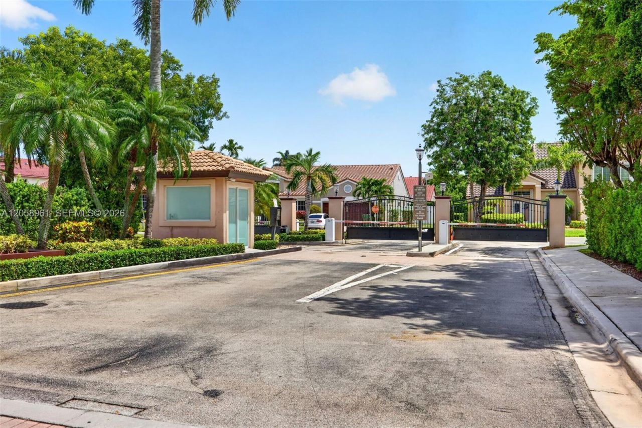 19352 NW 11th St, Pembroke Pines, FL 33029 Photo