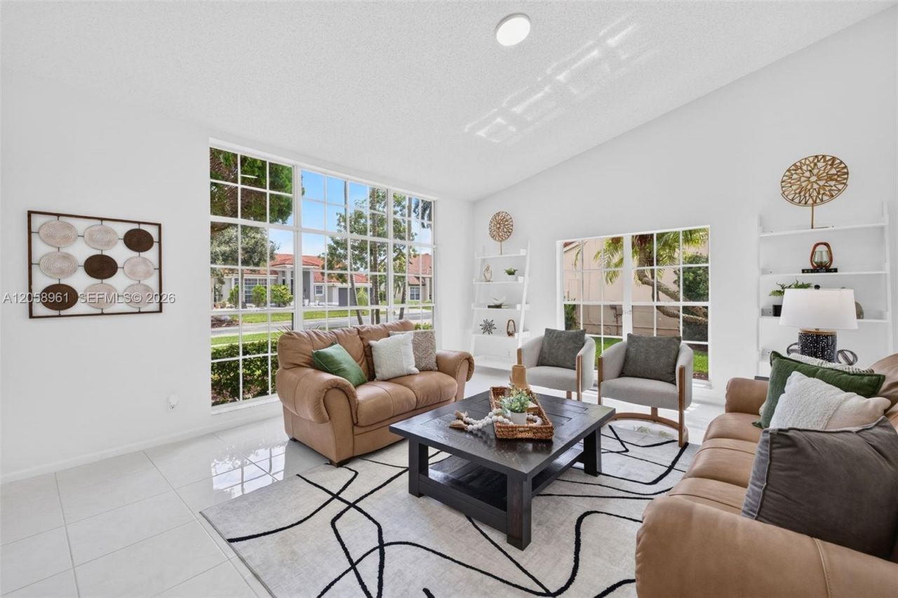 19352 NW 11th St, Pembroke Pines, FL 33029 Photo