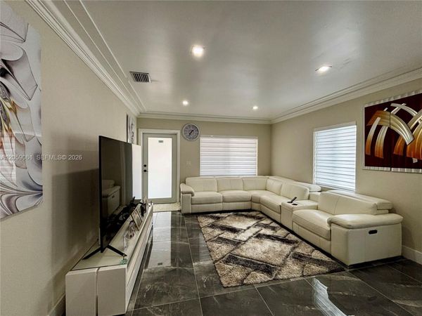 1043 NW 33rd St, Unit Front, Miami, FL 33127
