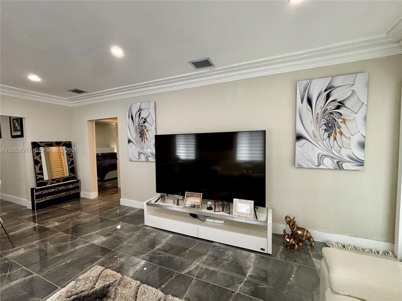 1043 NW 33rd St, Unit Front, Miami, FL 33127 Photo