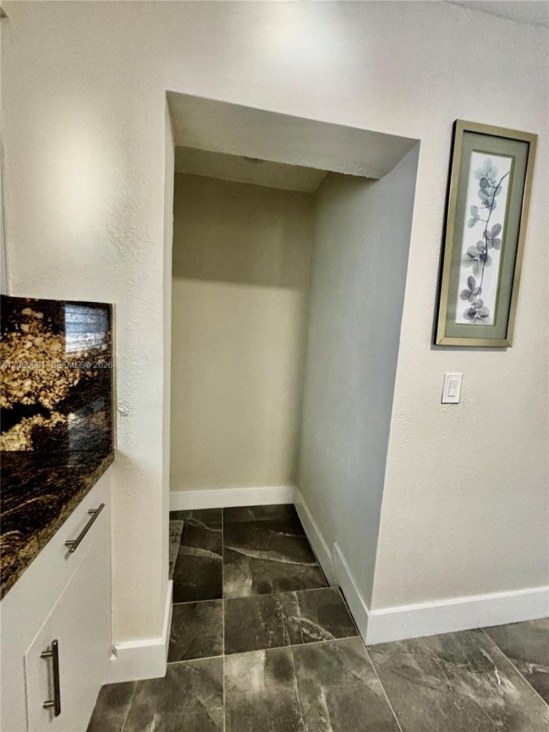 1043 NW 33rd St, Unit Front, Miami, FL 33127 Photo