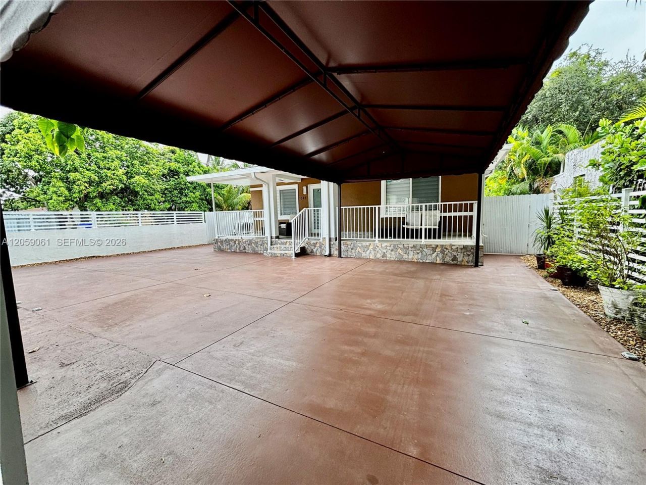 1043 NW 33rd St, Unit Front, Miami, FL 33127 Photo