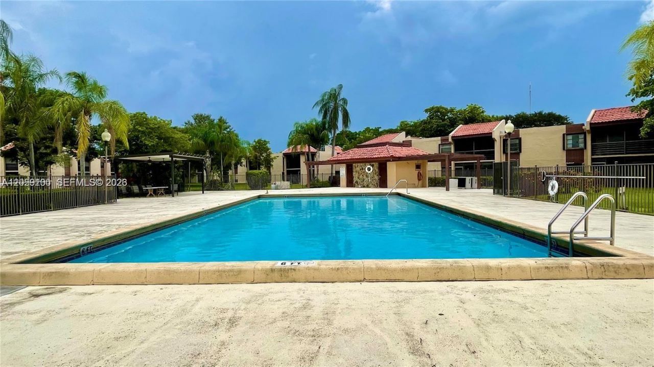 20851 San Simeon Way, Unit 202, Miami, FL 33179 Photo