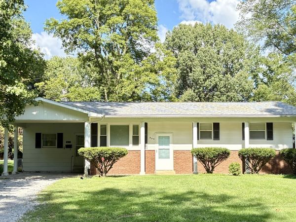 205 N Poplar Street , Desoto, IL 62924
