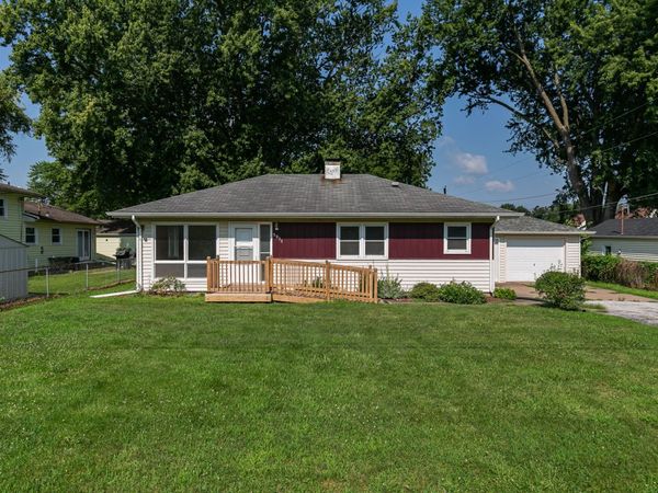 5011 48th Street , Moline, IL 61265