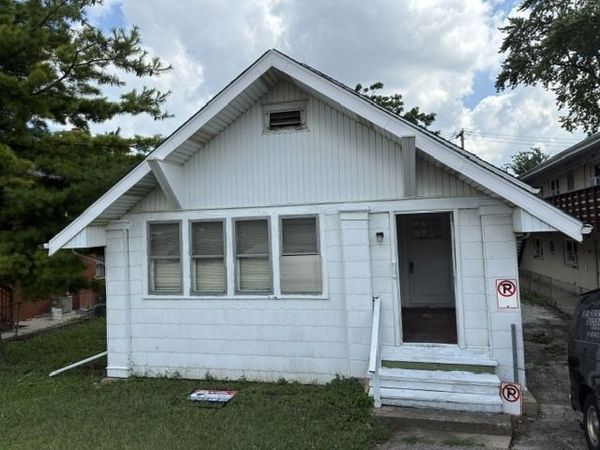 405 S Cass Avenue SW, Westmont, IL 60559