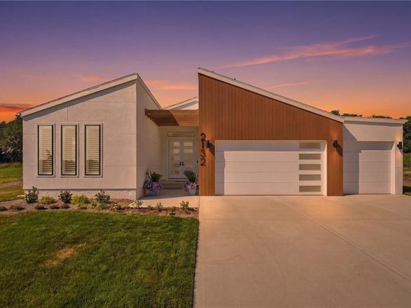 2132 SW Wheatfield Drive, Lee's Summit, MO 64082